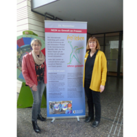 Bild vergrößern: Aktionstag Anti-Gewalt Gleichstellungsbeauftragte des Landkreises Hameln-Pyrmont Frau Wente und Stellvertretende Landrätin Ruth Leunig