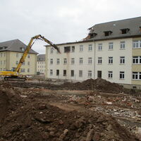 Bild vergrößern: Abriss der ehemaligen Linsingen Kaserne  - ehemaliges Unterkunftsgebäude