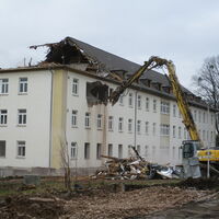 Bild vergrößern: Abriss ehemaliges Unterkunftsgebäude
