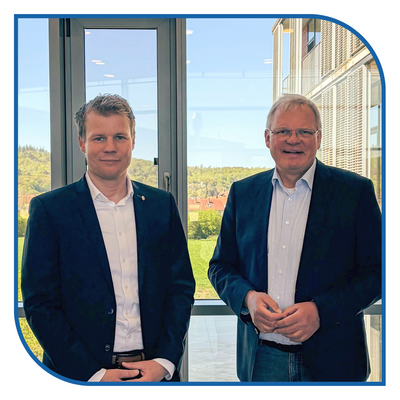 Landrat Dirk Adomat und Matthias D&uuml;rkop, Gesch&auml;ftsf&uuml;hrer Sana Klinikum Hameln-Pyrmont